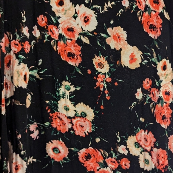 Cool Melon Black Floral Tee size 2x - Picture 2 of 7